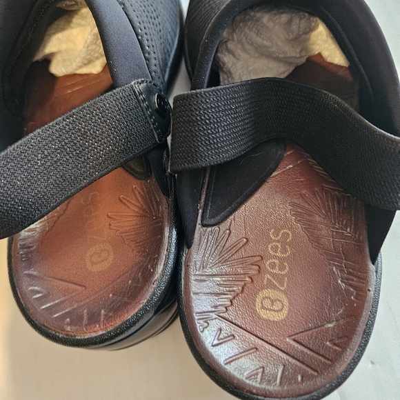 B Zees mules Black women’s shoes/sandals Good condition. - Picture 3 of 8